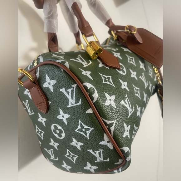 25cm Green Flower Speedy W/ Additional Small Pouch - Picture 12 of 13